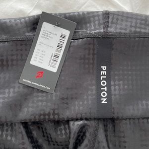Peloton show up workout leggings never worn